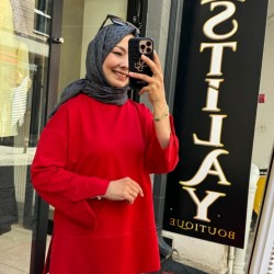 KOLLARI YIRTMAÇLI SWEATSHİRT KIRMIZI