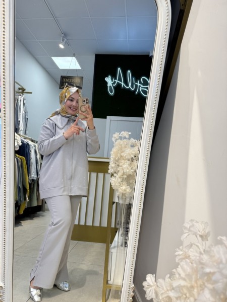 GEMİCİ YAKA TAŞ DETAYLI TAKIM GRİ