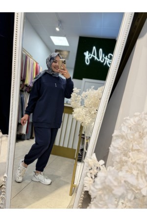 KESİK DETAYLI VE BASKILI SPOR TAKIM LACİVERT