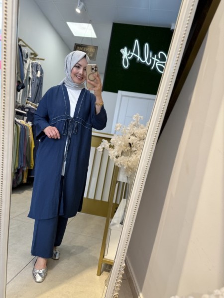 SÜS DİKİŞ DETAYLI BAĞCIKLI TAKIM LACİVERT